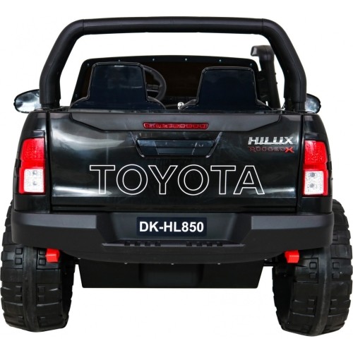 Pojazd elektryczny Toyota Hilux, czarny