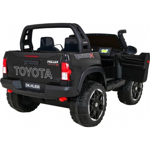 Pojazd elektryczny Toyota Hilux, czarny