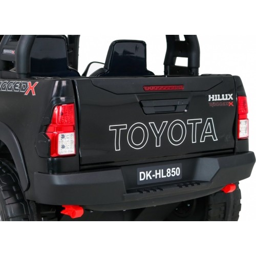 Pojazd elektryczny Toyota Hilux, czarny