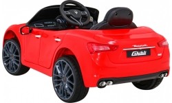 Pojazd elektryczny Maserati Ghibli, czerwony