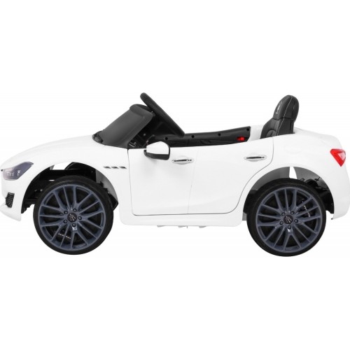 Pojazd elektryczny Maserati Ghibli, biały