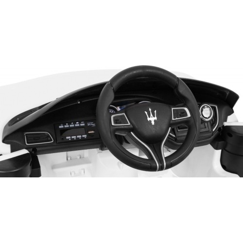 Pojazd elektryczny Maserati Ghibli, biały