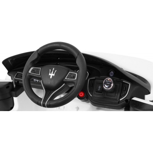 Pojazd elektryczny Maserati Ghibli, biały
