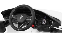 Pojazd elektryczny Maserati Ghibli, biały
