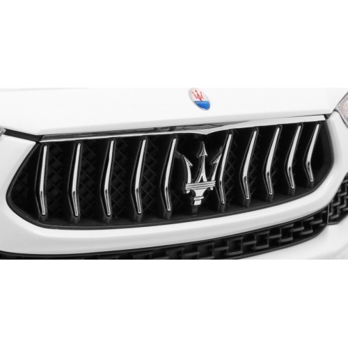 Pojazd elektryczny Maserati Ghibli, biały