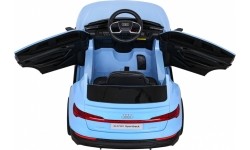 Pojazd elektryczny Audi E-Tron Sportback, niebieski