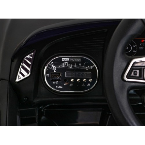 Pojazd elektryczny Audi R8, czarny