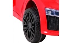 Pojazd elektryczny Audi R8, czerwony