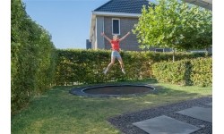 EXIT Dynamiczna trampolina sportowa naziemna ø427cm - czarna