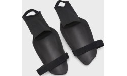 Nagolenniki Nike Chrg Grd, czarne SP2164 010