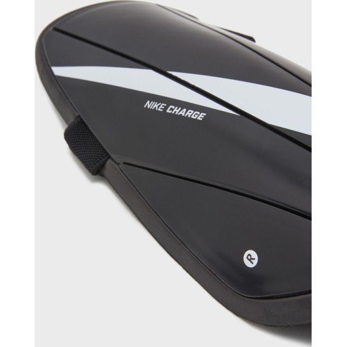 Nagolenniki Nike Chrg Grd, czarne SP2164 010