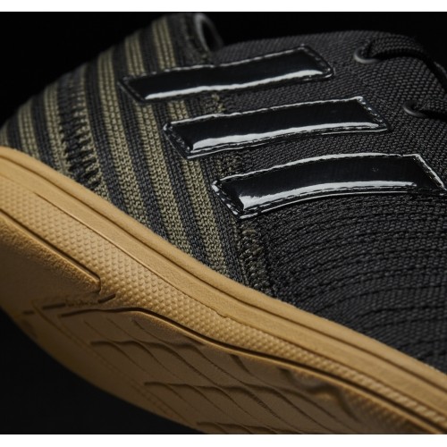 Buty piłkarskie Adidas Nemeziz 17.4 In J S dziecięce czarne CG3389