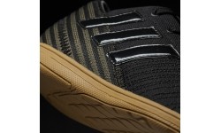 Buty piłkarskie Adidas Nemeziz 17.4 In J S dziecięce czarne CG3389