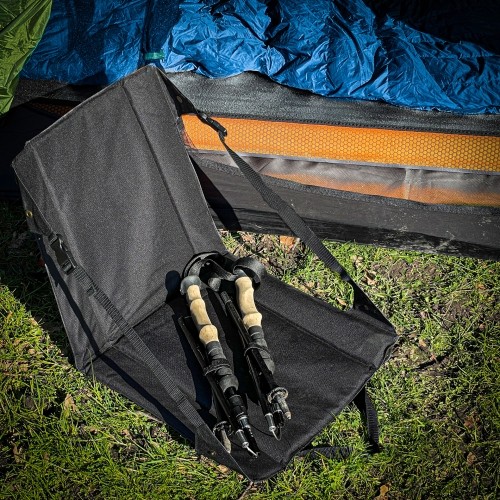 Turystyczna podkładka do siedzenia z opraciem Outdoors Travelchair - czarna