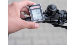 Komputer rowerowy FISCHER Solar // 22 funkcje, bezprzewodowy, z panelem słonecznym