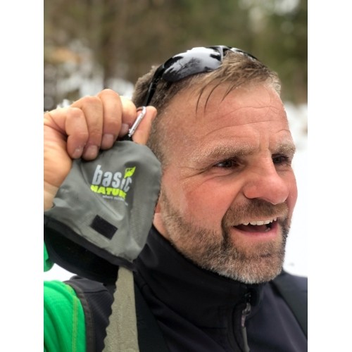 Ręcznik turystyczny w woreczku z karabińczykiem BasicNature Mini - 40x40 cm, zielony