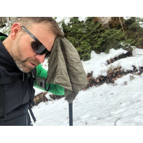 Ręcznik turystyczny w woreczku z karabińczykiem BasicNature Mini - 40x40 cm, zielony