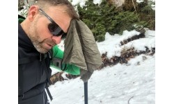 Ręcznik turystyczny w woreczku z karabińczykiem BasicNature Mini - 40x40 cm, zielony