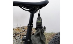 Ręcznik turystyczny w woreczku z karabińczykiem BasicNature Mini - 40x40 cm, zielony