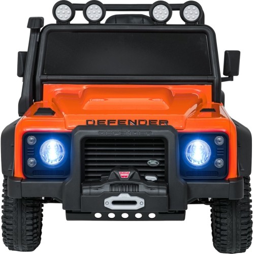 Pomarańczowy pojazd koncepcyjny Land Rover Defender 110 SVX