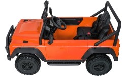 Pomarańczowy pojazd koncepcyjny Land Rover Defender 110 SVX