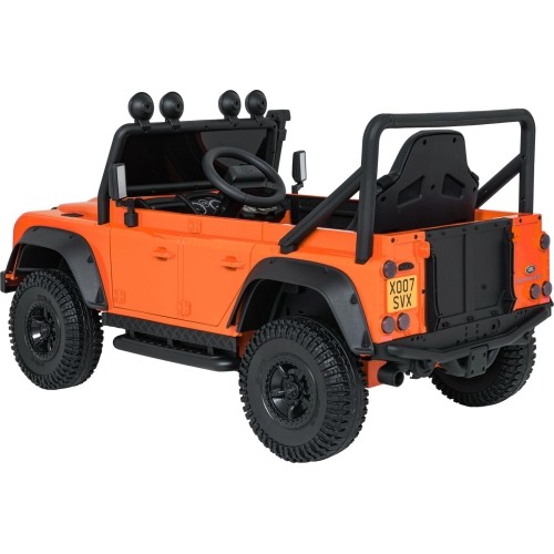 Pomarańczowy pojazd koncepcyjny Land Rover Defender 110 SVX