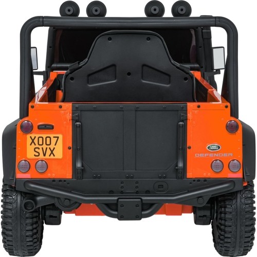 Pomarańczowy pojazd koncepcyjny Land Rover Defender 110 SVX