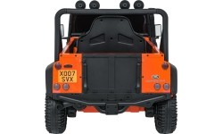 Pomarańczowy pojazd koncepcyjny Land Rover Defender 110 SVX
