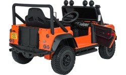 Pomarańczowy pojazd koncepcyjny Land Rover Defender 110 SVX