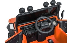 Pomarańczowy pojazd koncepcyjny Land Rover Defender 110 SVX