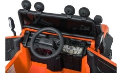 Pomarańczowy pojazd koncepcyjny Land Rover Defender 110 SVX