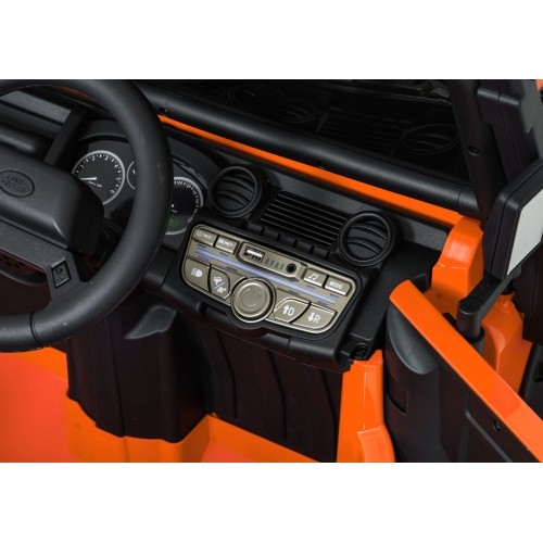 Pomarańczowy pojazd koncepcyjny Land Rover Defender 110 SVX