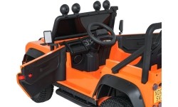 Pomarańczowy pojazd koncepcyjny Land Rover Defender 110 SVX