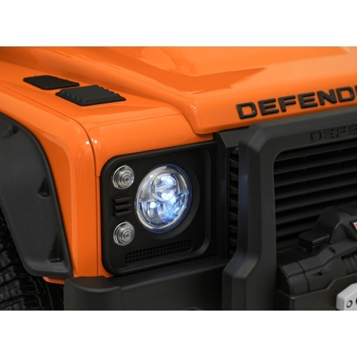 Pomarańczowy pojazd koncepcyjny Land Rover Defender 110 SVX