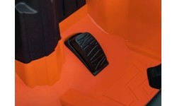 Pomarańczowy pojazd koncepcyjny Land Rover Defender 110 SVX