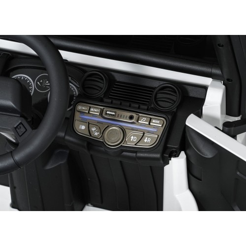 Land Rover Defender 110 SVX Concept pojazd elektryczny biały