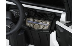 Land Rover Defender 110 SVX Concept pojazd elektryczny biały