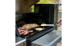 Grill zewnętrzny i wędzarnia Masterbuilt Gravity Series 800