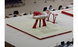Zestaw mat do lądowania do konia z łękami – 16 m² – atest FIG