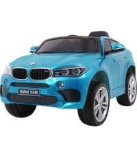 BMW X6M w niebieskim lakierze
