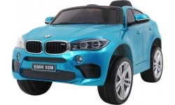 BMW X6M w niebieskim lakierze