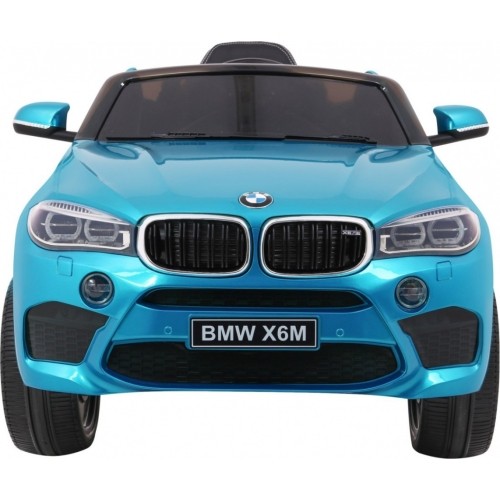 BMW X6M w niebieskim lakierze