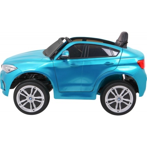 BMW X6M w niebieskim lakierze
