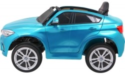 BMW X6M w niebieskim lakierze