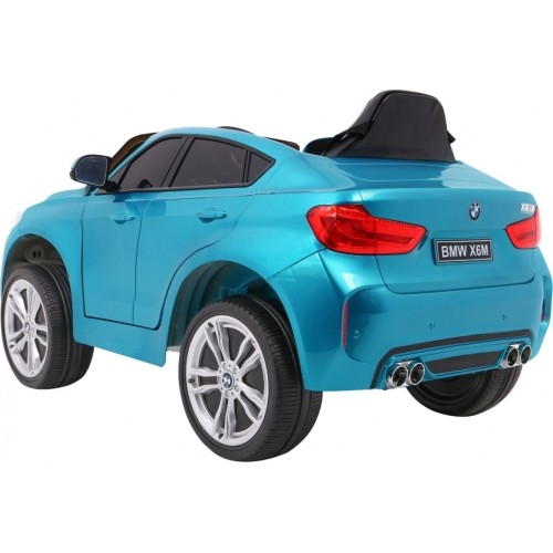 BMW X6M w niebieskim lakierze