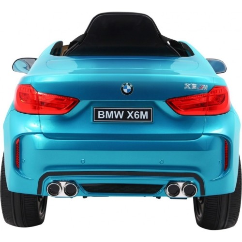 BMW X6M w niebieskim lakierze