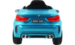 BMW X6M w niebieskim lakierze