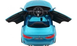 BMW X6M w niebieskim lakierze