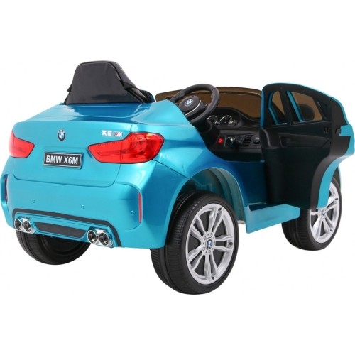 BMW X6M w niebieskim lakierze