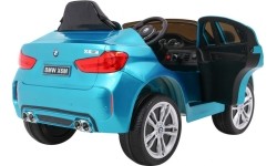 BMW X6M w niebieskim lakierze